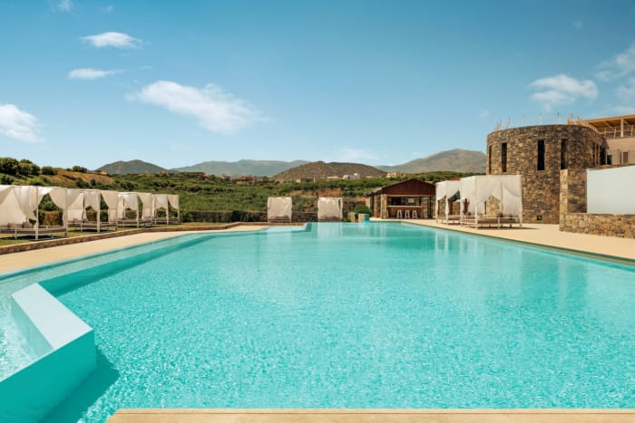 eleva_mirabello_bliss-pool-bar-9
