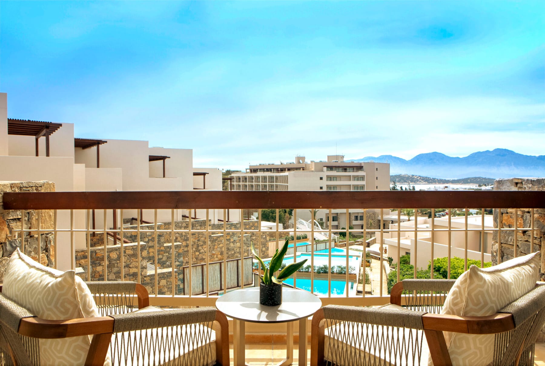 eleva_mirabello_bungalow-junior-suite-sea-view-3
