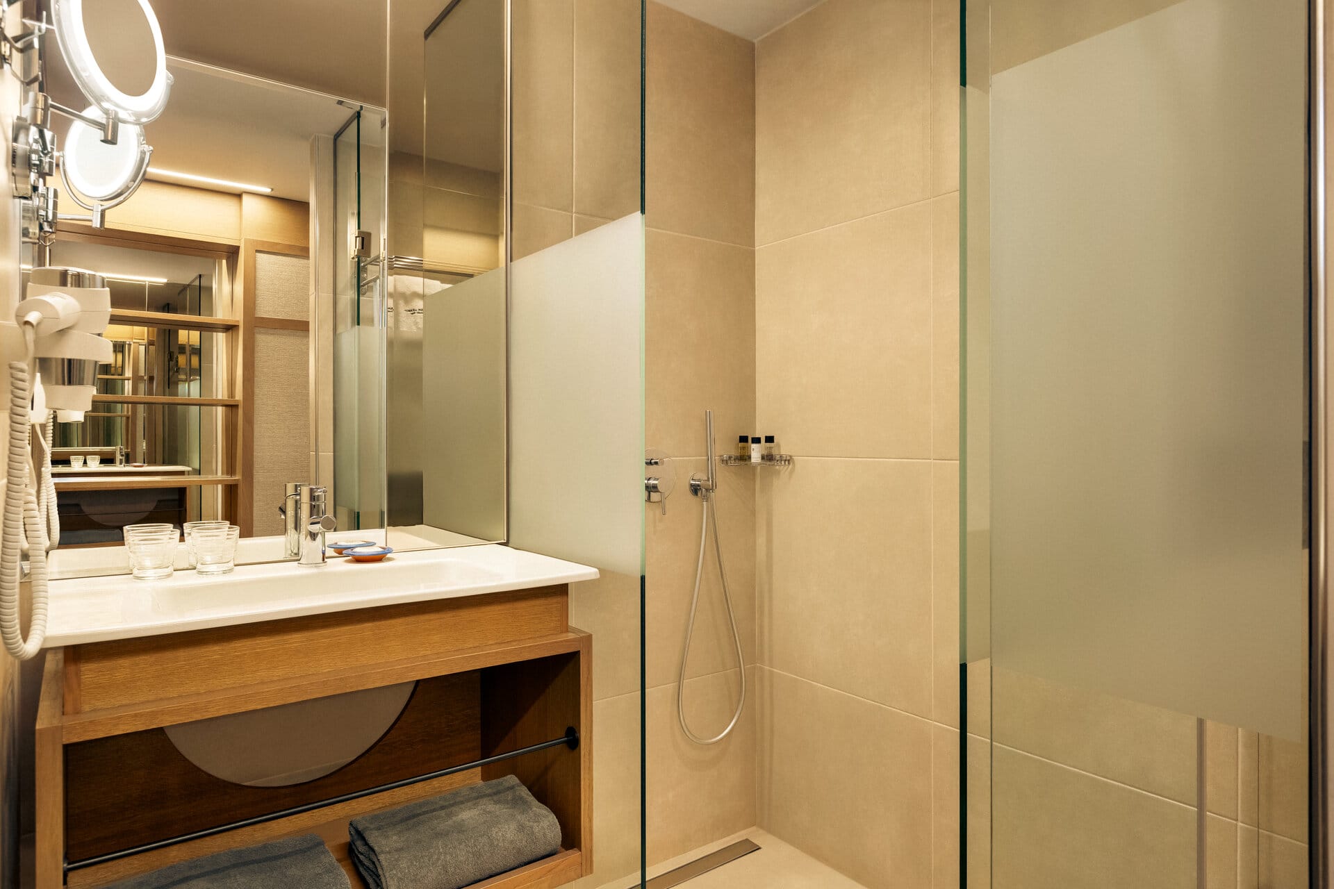 eleva_mirabello_deluxe-room-sea-view-4