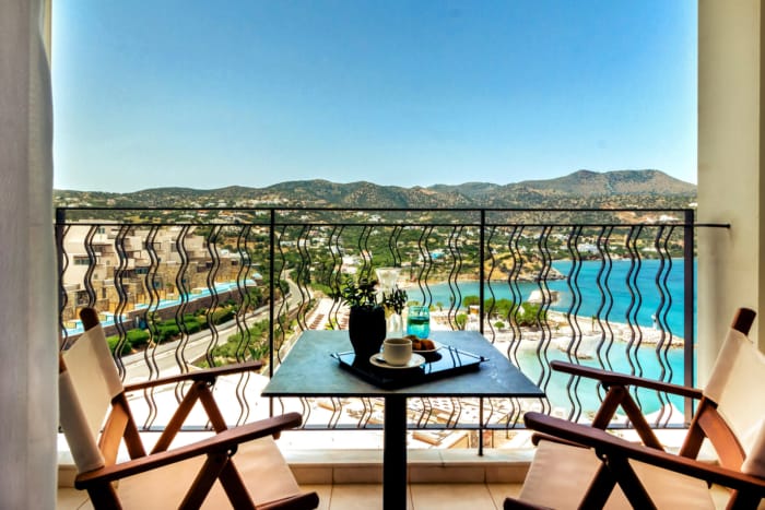 eleva_mirabello_deluxe-room-sea-view-7
