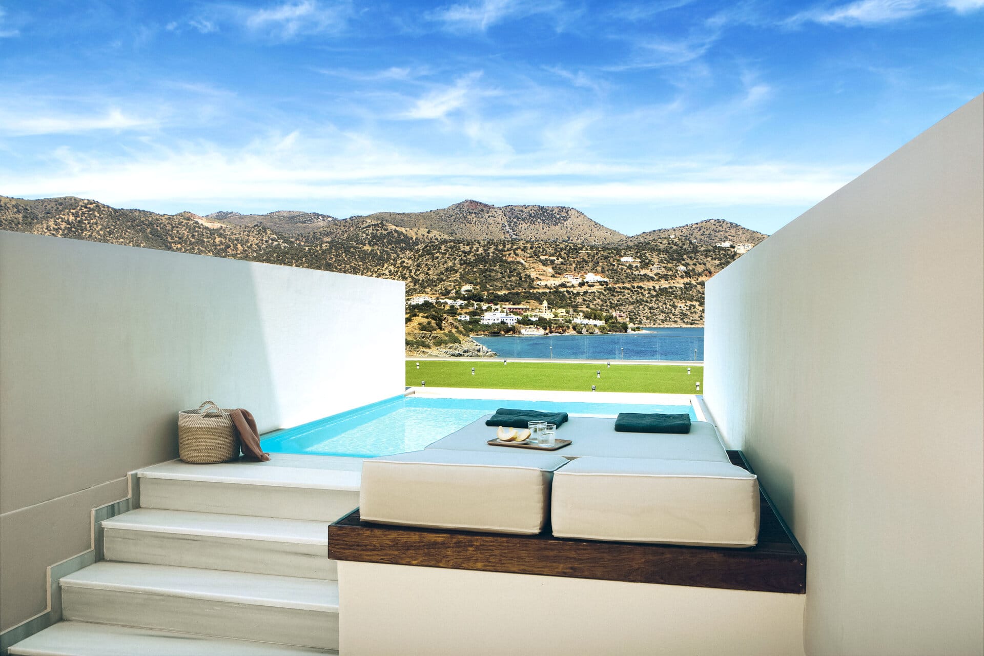 eleva_mirabello_deluxe-room-sea-view-private-pool-1