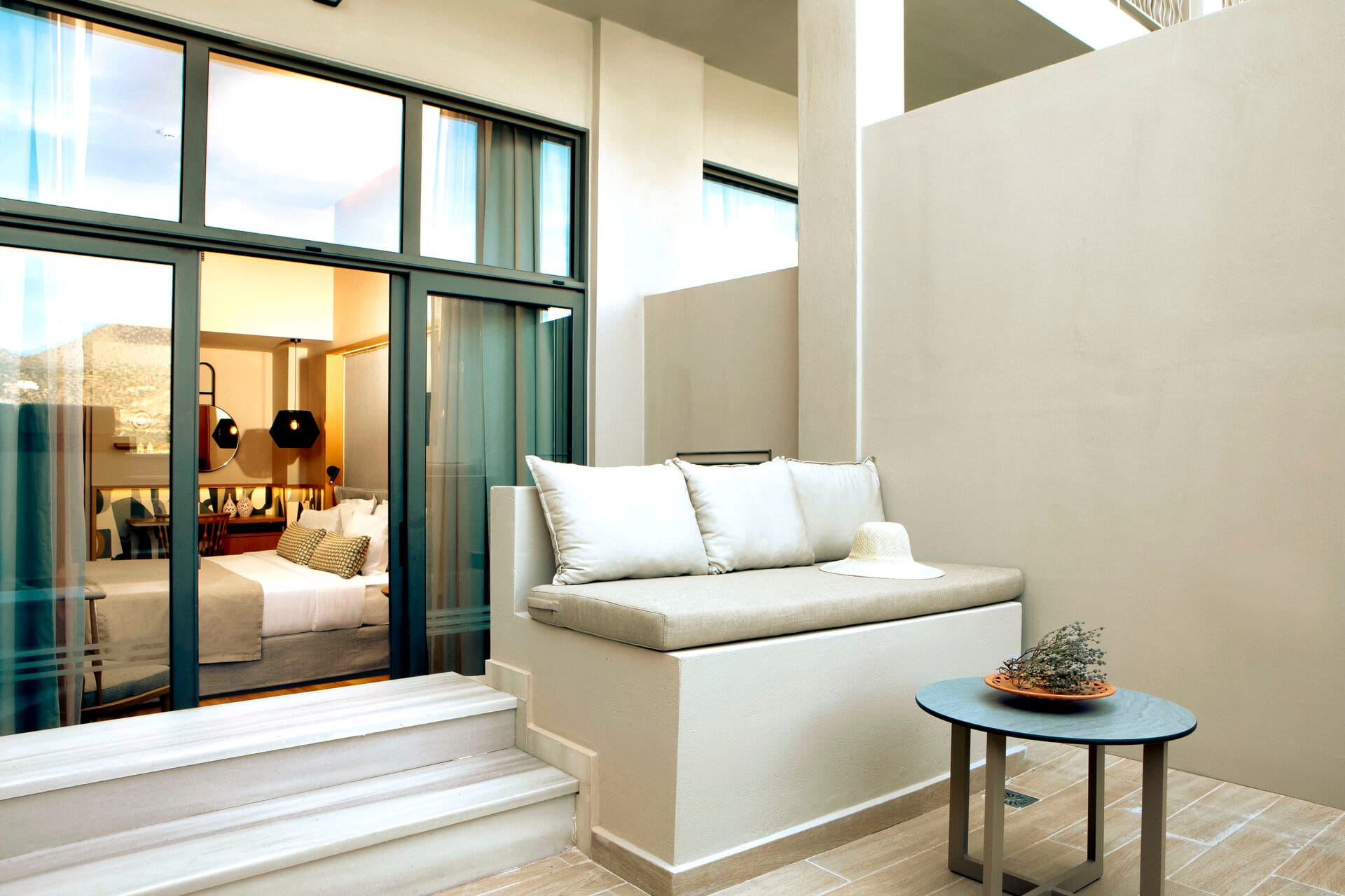 eleva_mirabello_deluxe-room-sea-view-private-pool-8