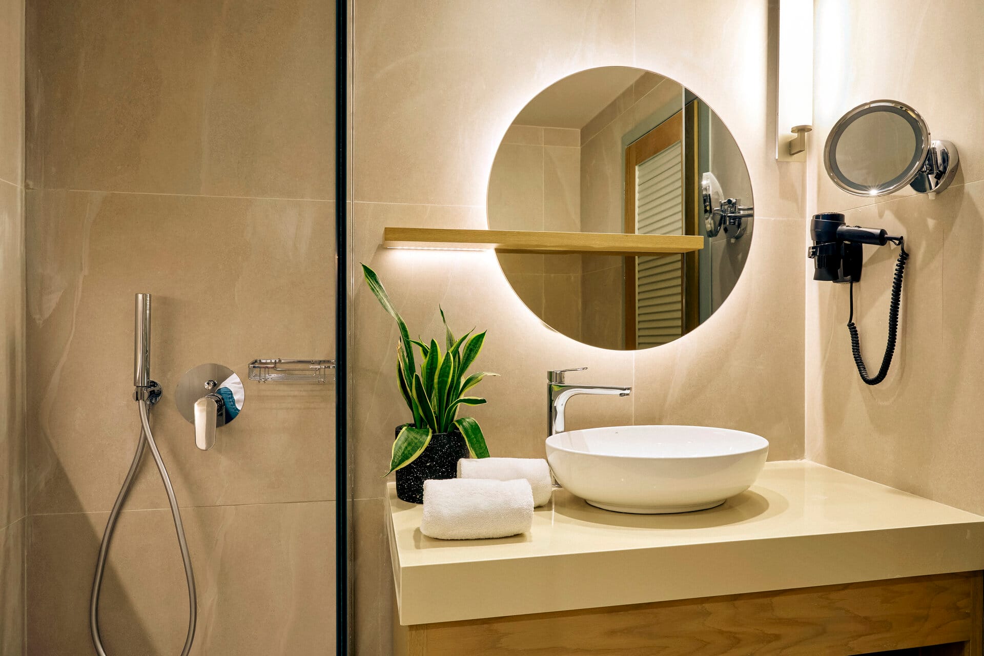 eleva_mirabello_family-1-bedroom-junior-suite-4