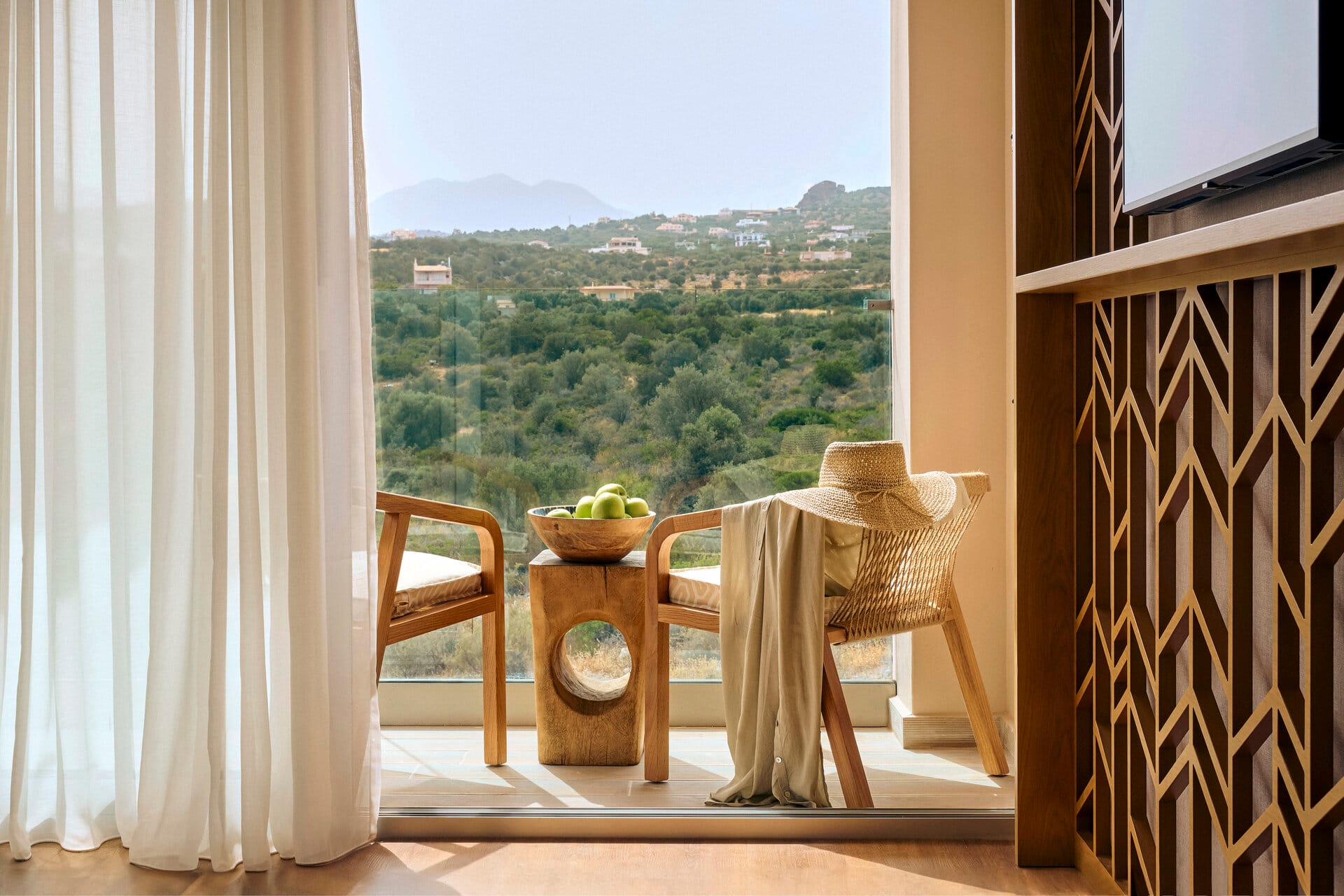 eleva_mirabello_family-1-bedroom-junior-suite-5