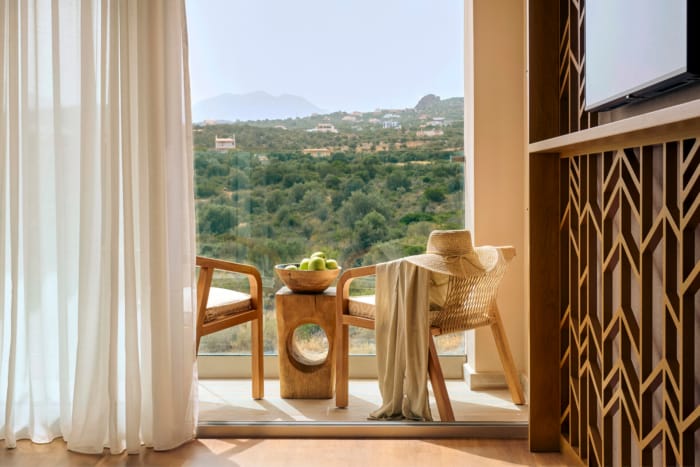 eleva_mirabello_family-1-bedroom-junior-suite-5