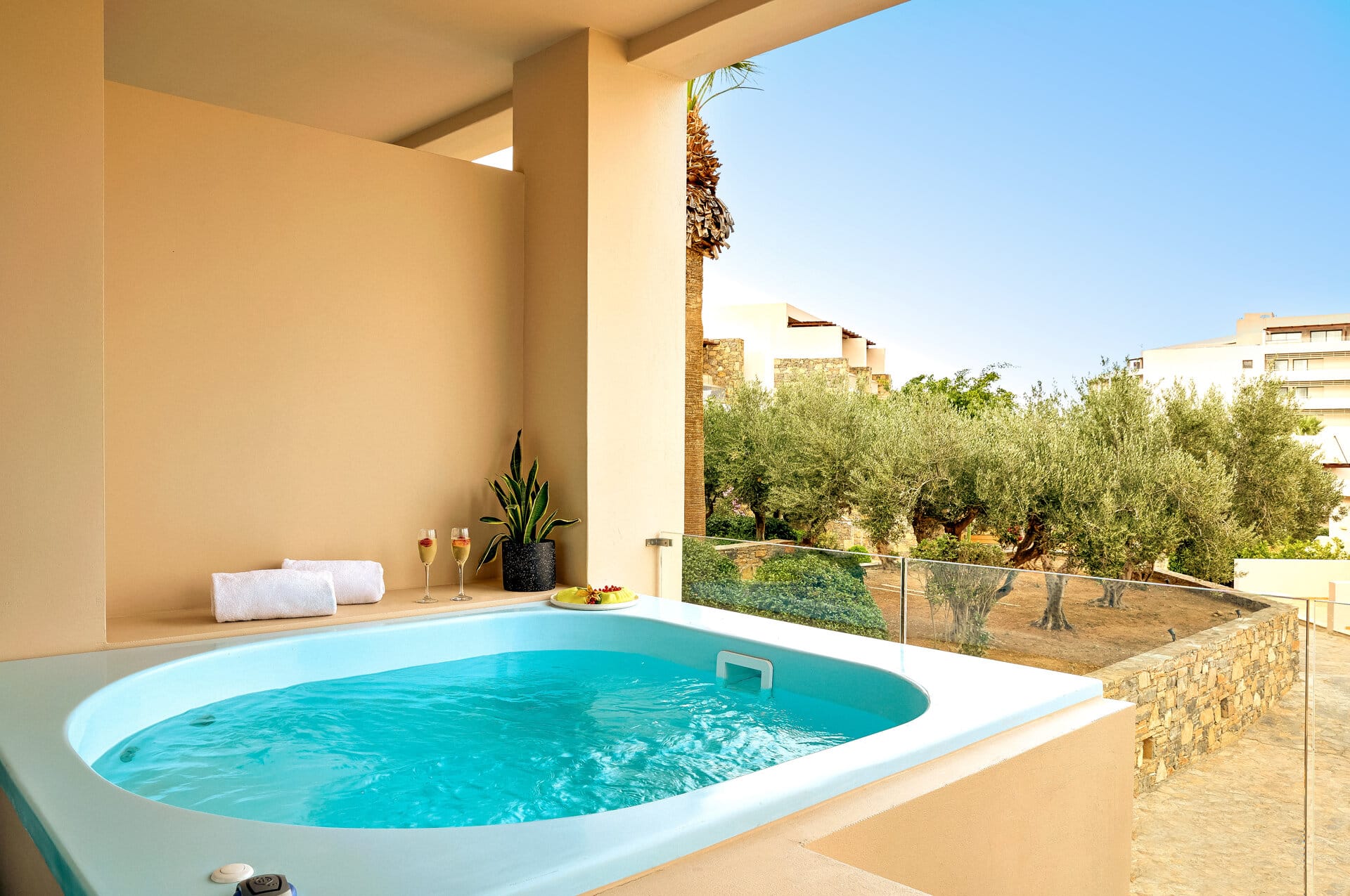 eleva_mirabello_family-1-bedroom-junior-suite-plunge-pool-21