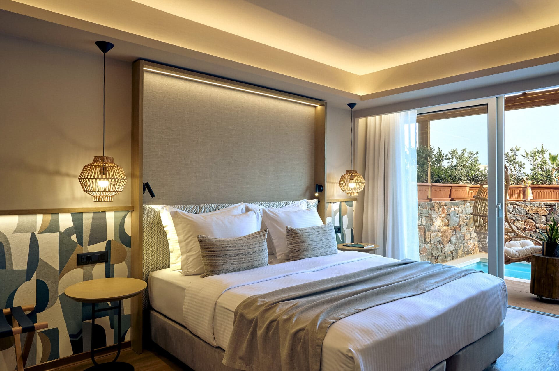 eleva_mirabello_family-1-bedroom-junior-suite-plunge-pool-7