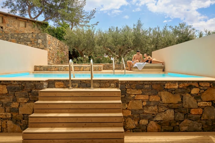 eleva_mirabello_honeymoon-suite-with-private-pool-whirpool-16