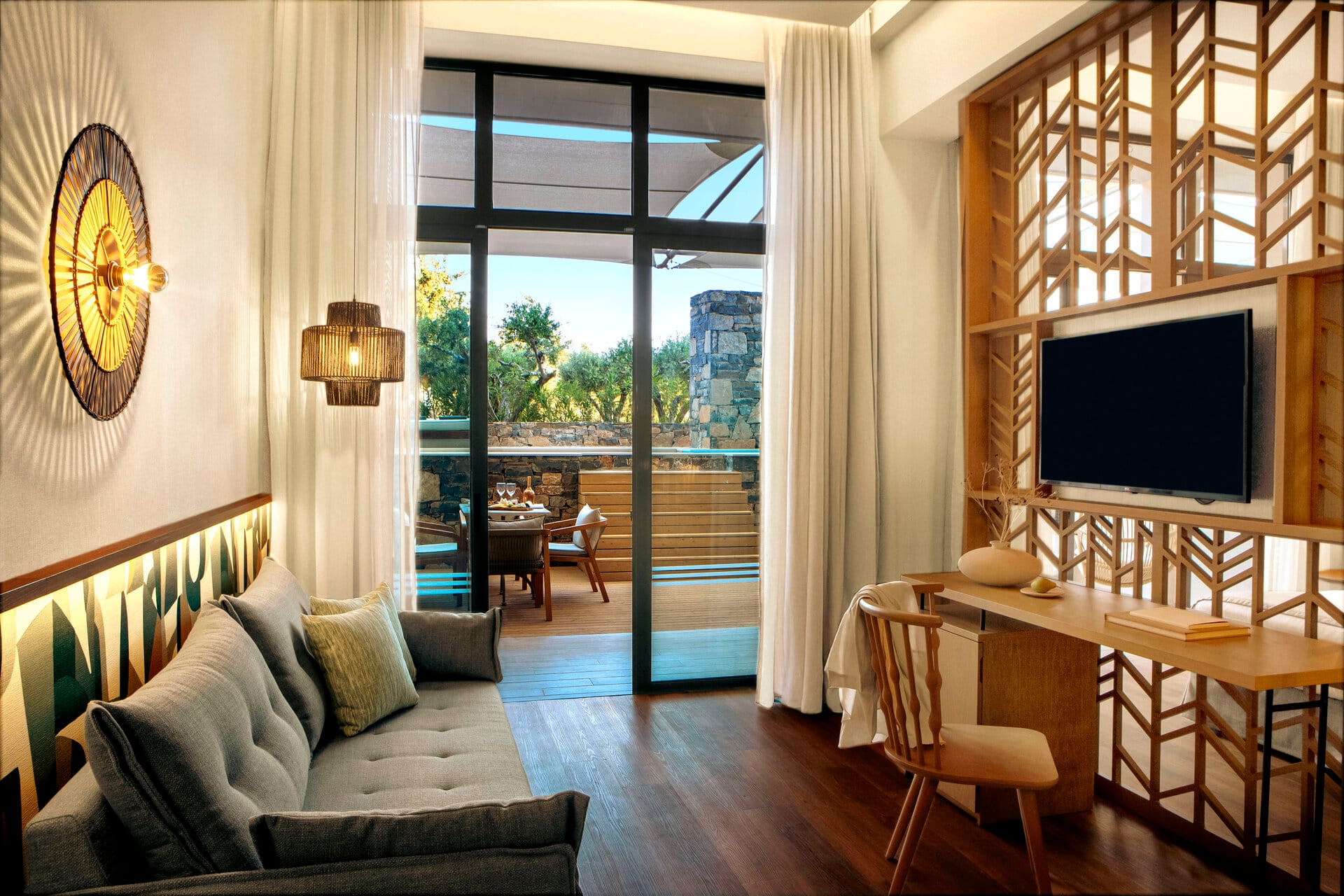 eleva_mirabello_honeymoon-suite-with-private-pool-whirpool-21