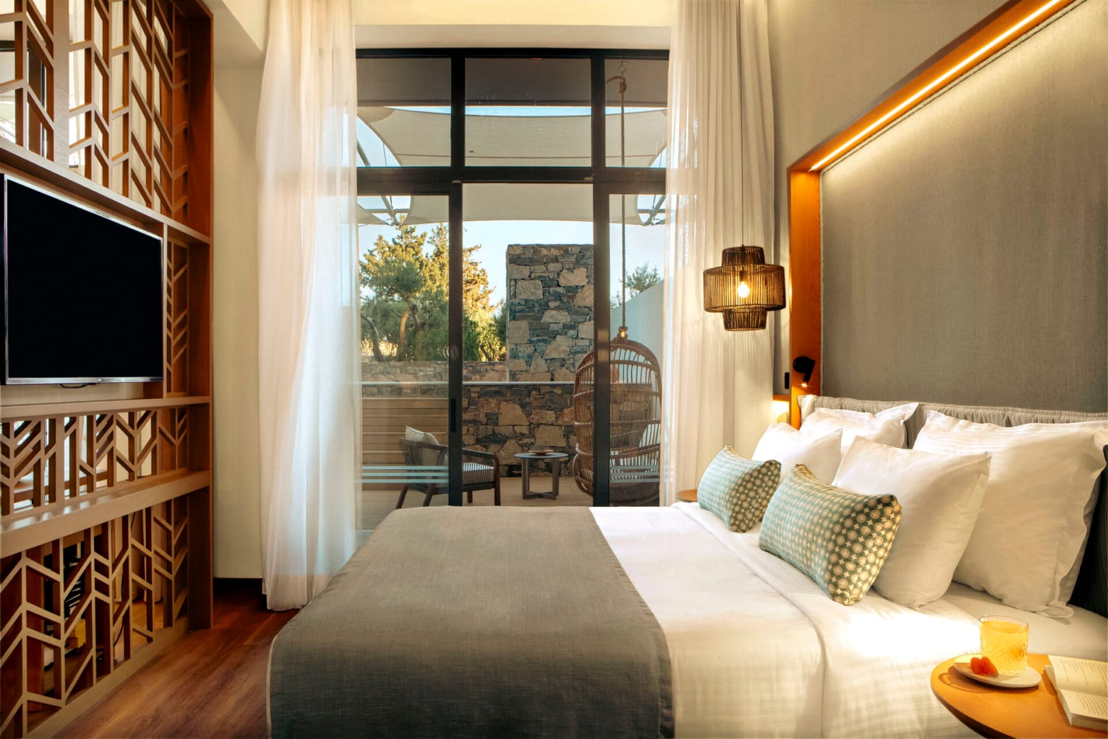 eleva_mirabello_honeymoon-suite-with-private-pool-whirpool-22