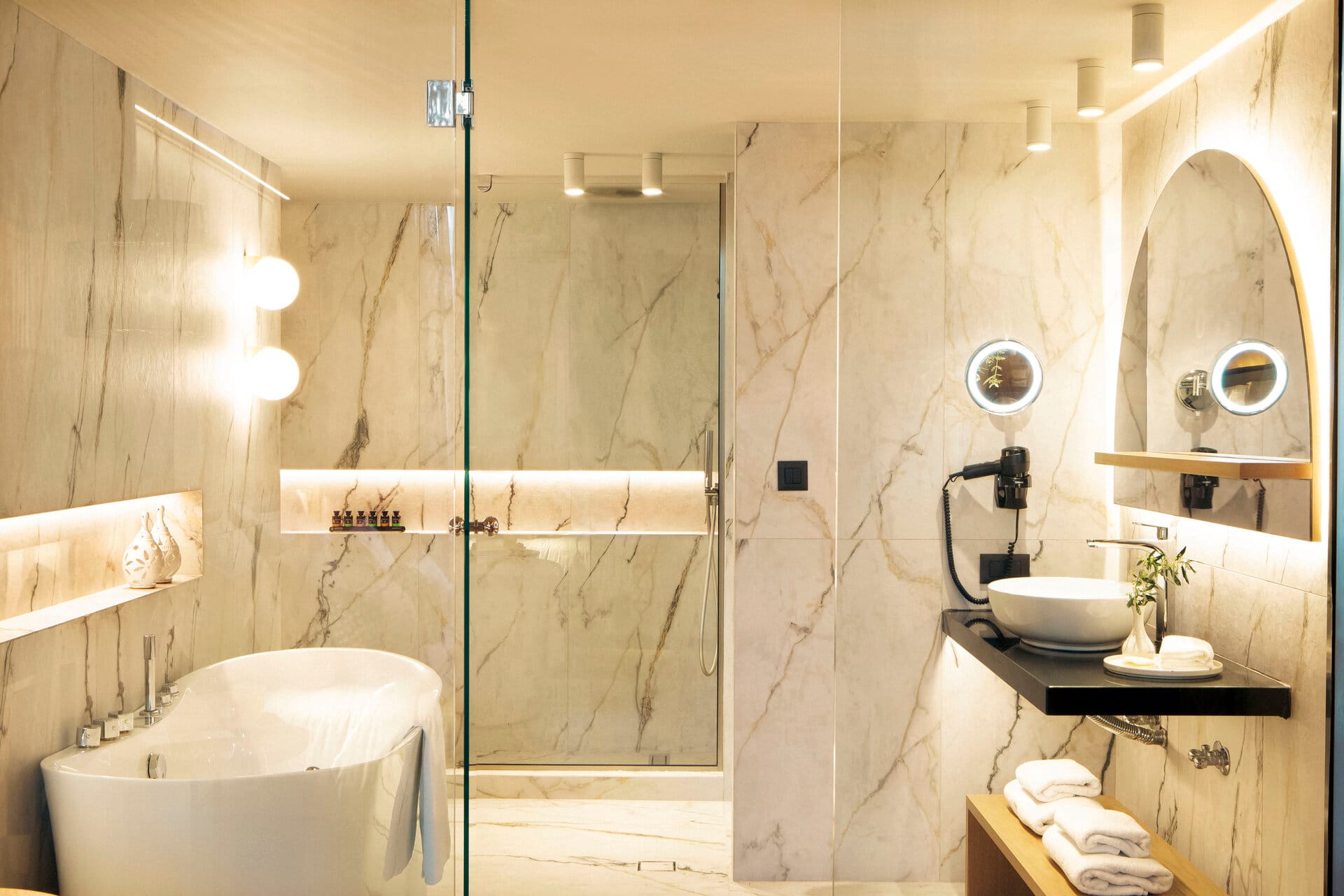 eleva_mirabello_honeymoon-suite-with-private-pool-whirpool-24