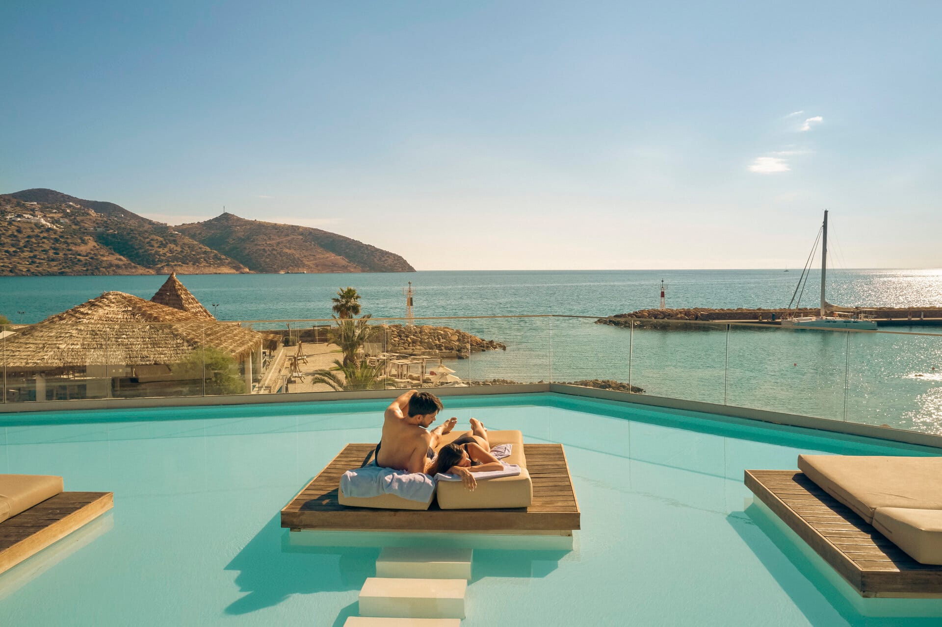 eleva_mirabello_lagouna-sip-n-dip-pool-bar-16