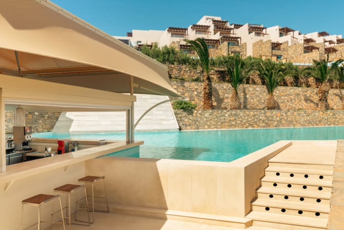 eleva_mirabello_lagouna-sip-n-dip-pool-bar-20