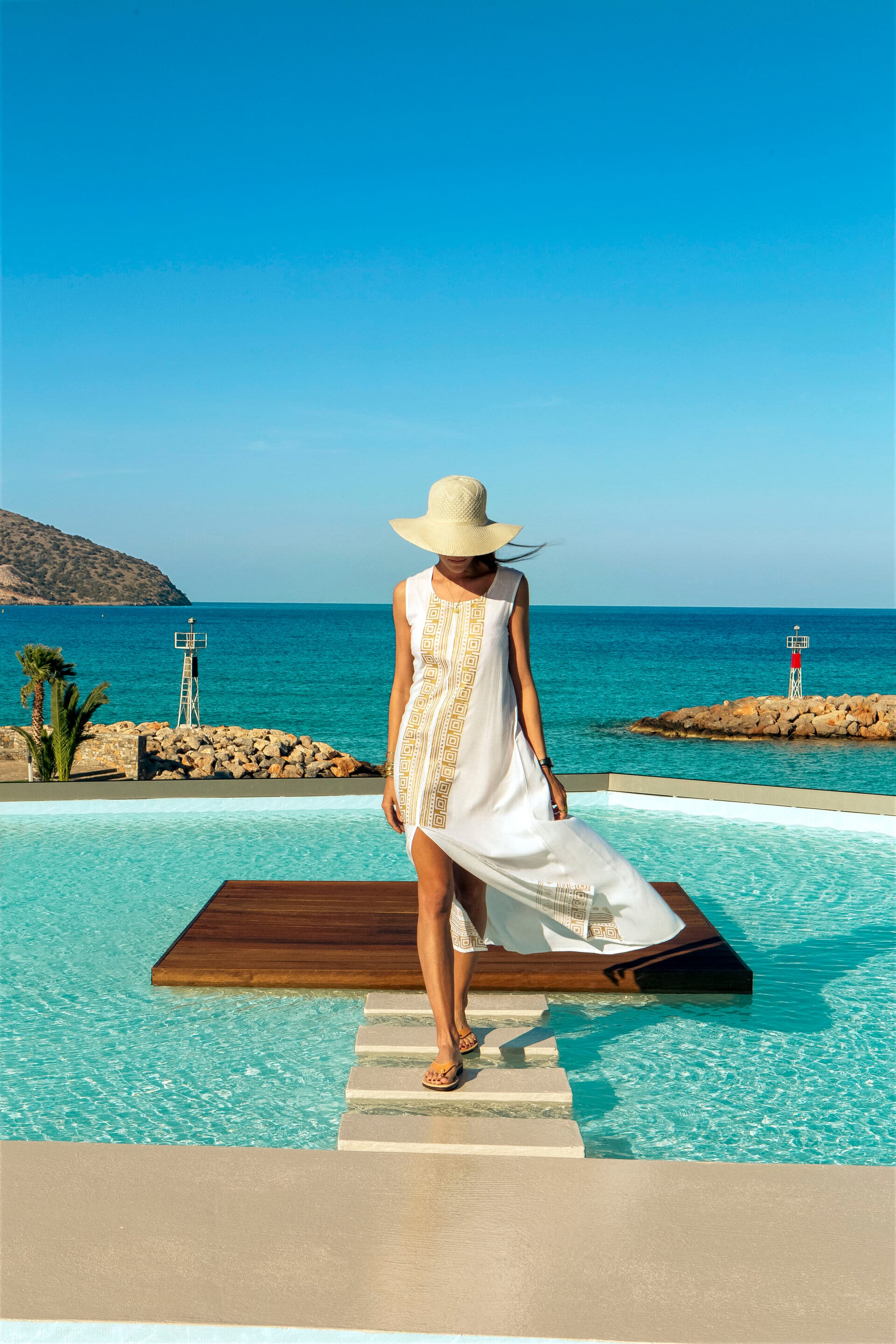 eleva_mirabello_lagouna-sip-n-dip-pool-bar-22