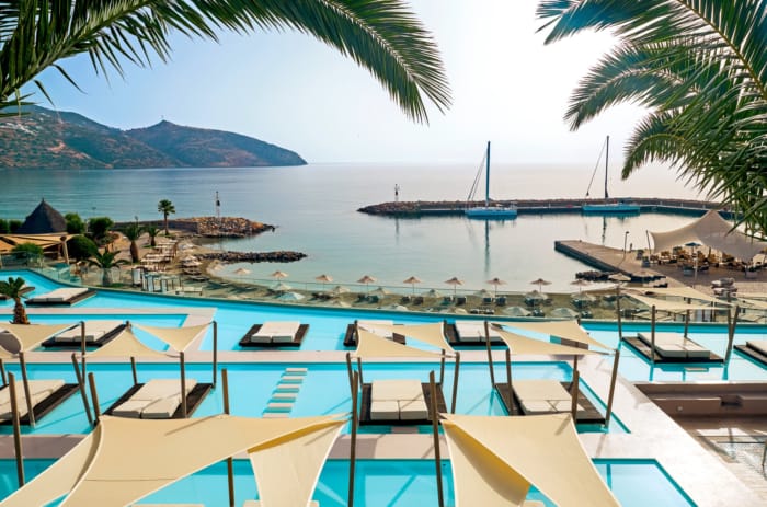 eleva_mirabello_lagouna-sip-n-dip-pool-bar-7