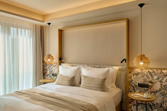 eleva_mirabello_main_family-1-bedroom-junior-suite-9