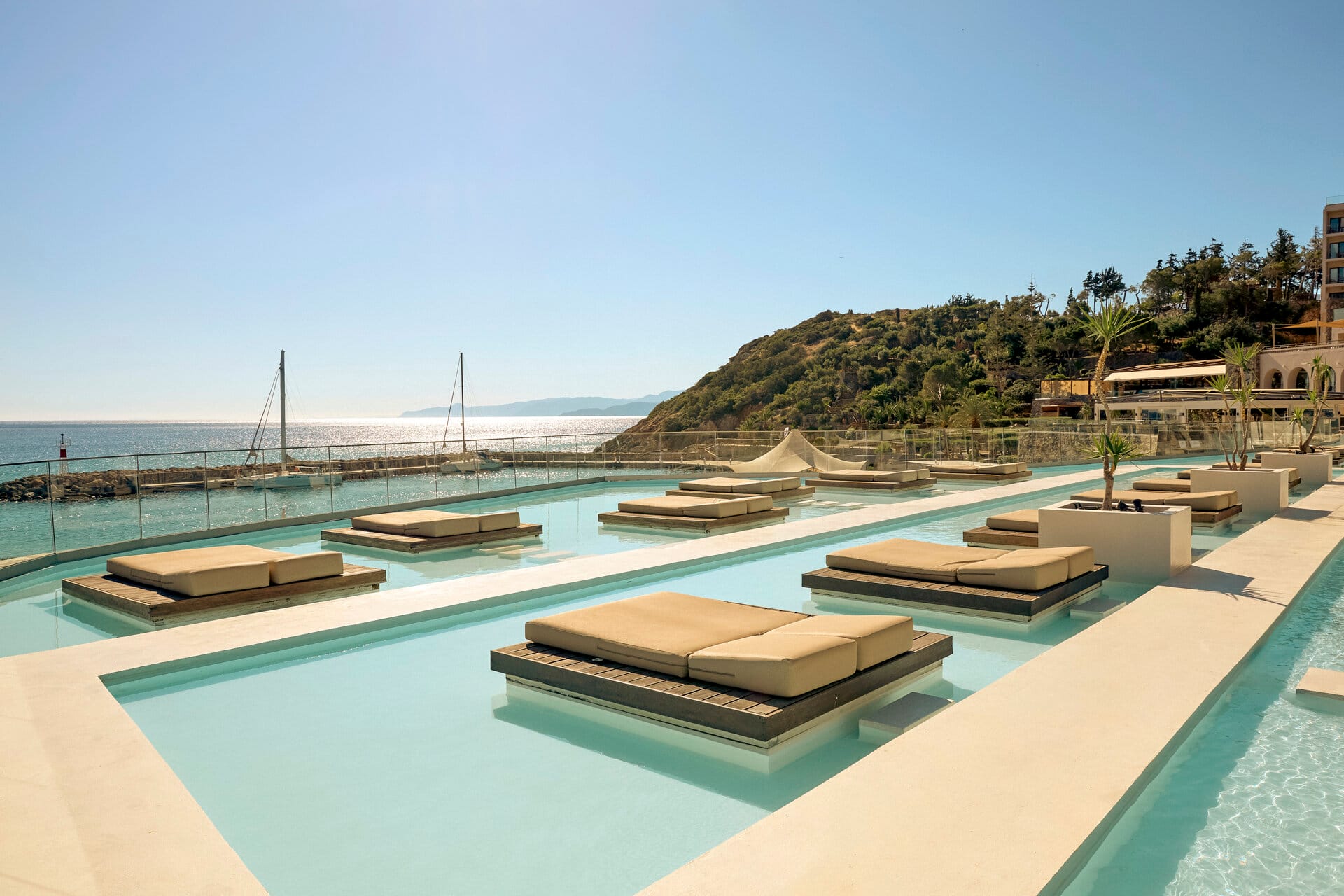 mirabello_lagouna-sip-n-dip-pool-bar-8