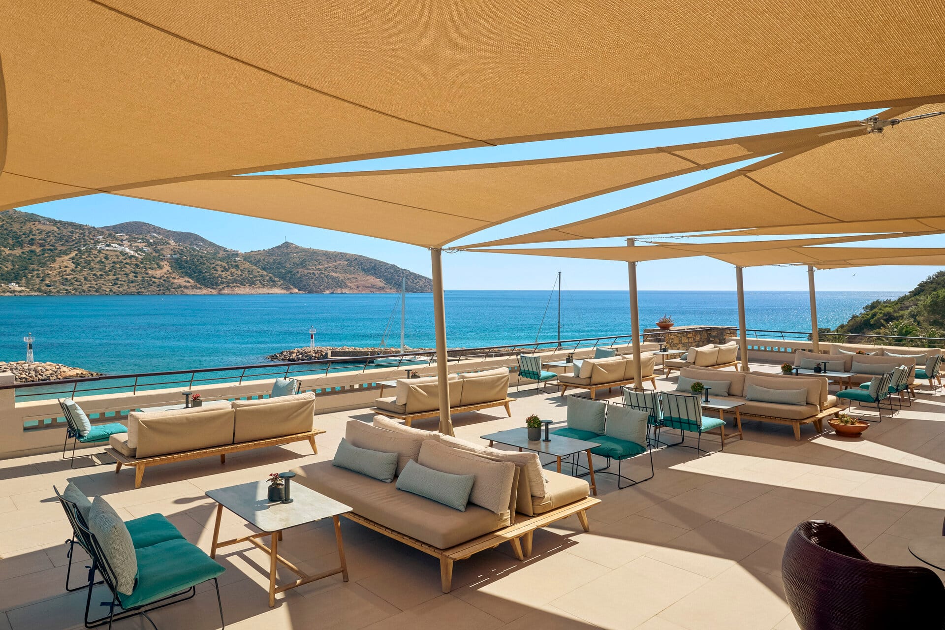 mirabello_thea-lobby-bar-2